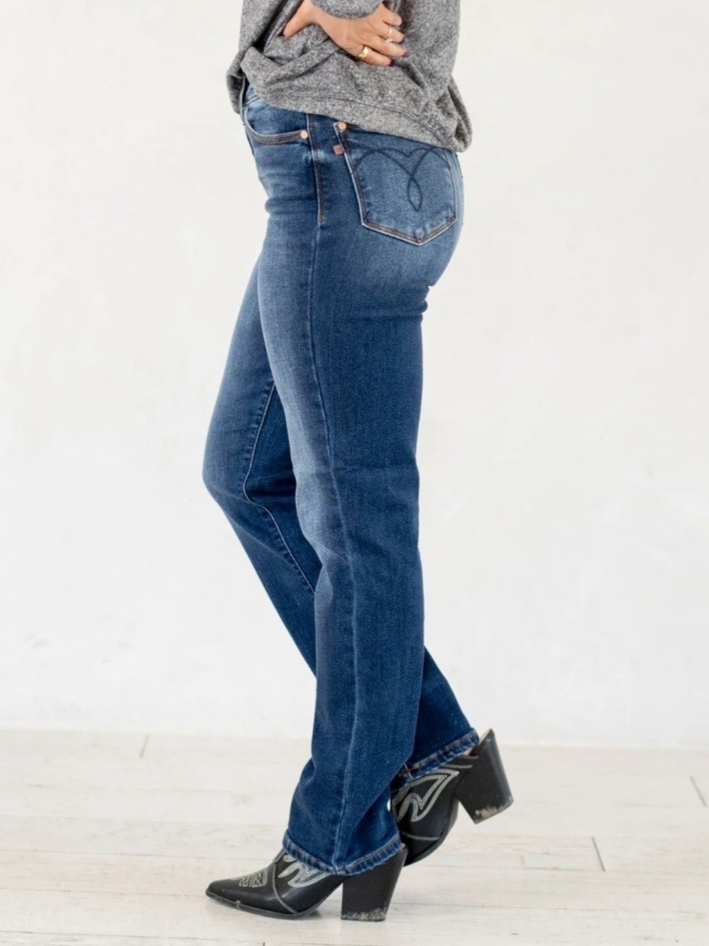 O Judy Blue Wanderlust Mid-Rise Straight-Leg Jeans in Deep Blue Wash 15/32